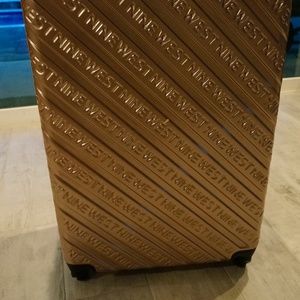 Nine West SKYNINE  Hard sided Spinner Luggage